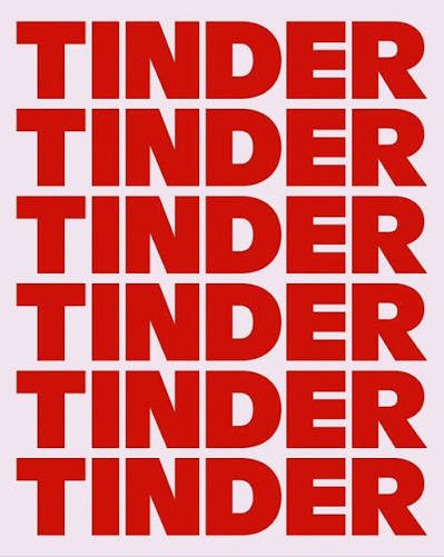 Nouveau logotype Tinder repete six fois en rouge sur fond rose pale